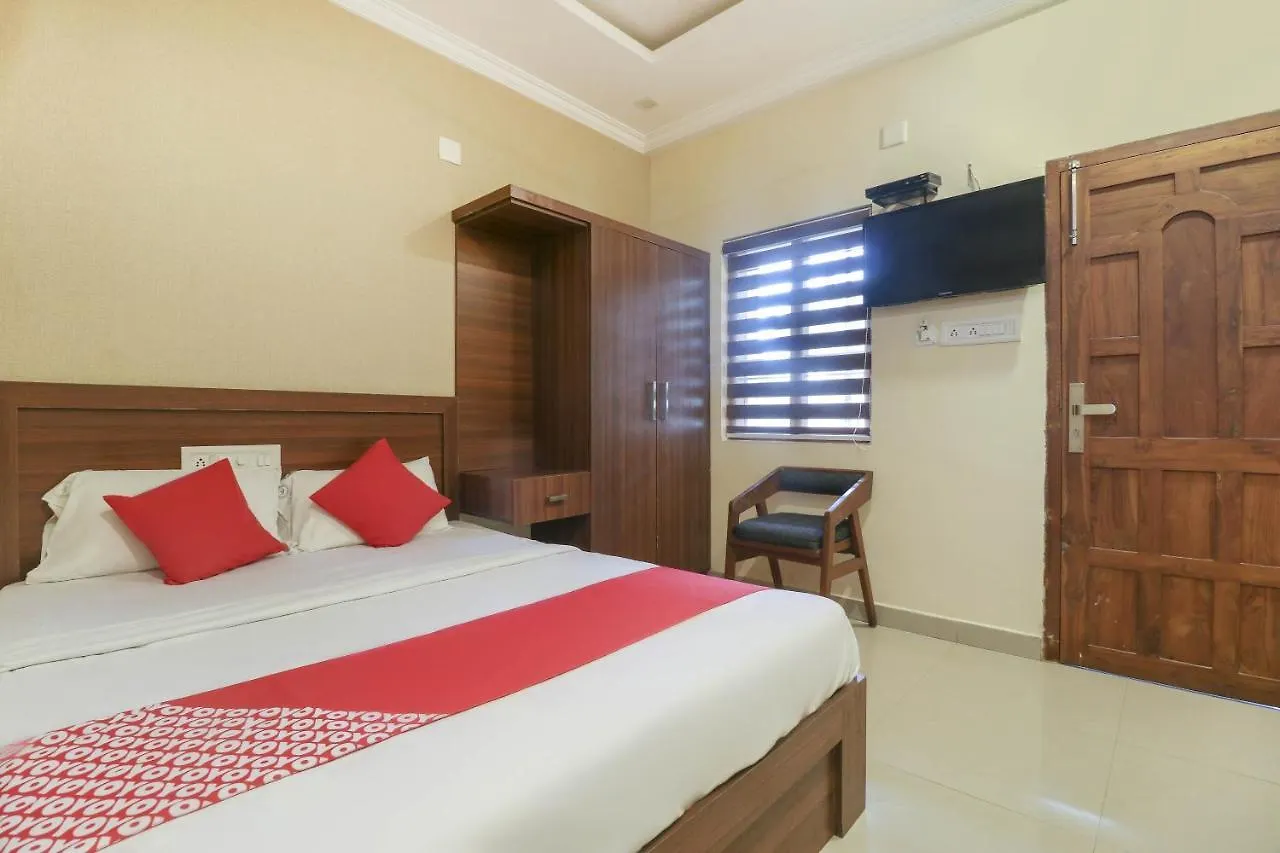 ***  Oyo 73602 Hotel White House Thrissur India