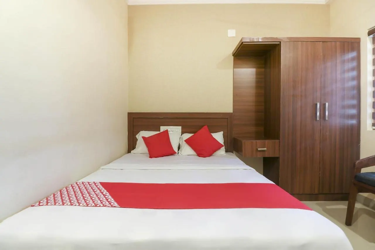 Oyo 73602 Hotel White House Thrissur 3*,
