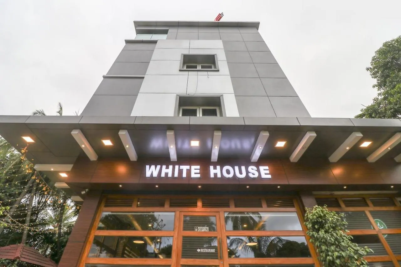 Oyo 73602 Hotel White House Thrissur